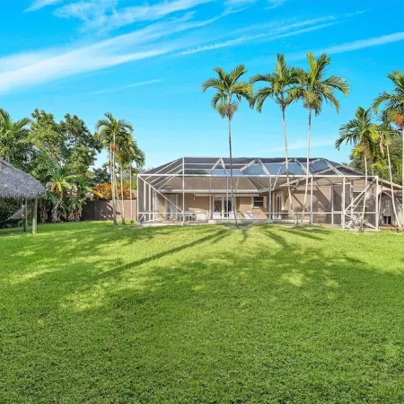 Escape to a Tropical Paradise with a Private Pool & Jacuzzi