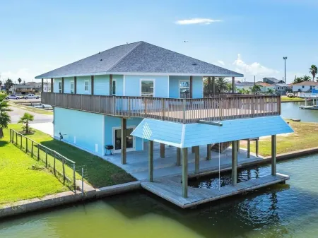 Bay Breeze - Waterfront, No Side Neighbors. Kayaks, Cornhole, BBQ , Pet Friendly