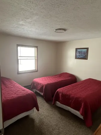 Sportsmen's Lodge at Bay Bridge Sport Shop Отели в г. Гурон