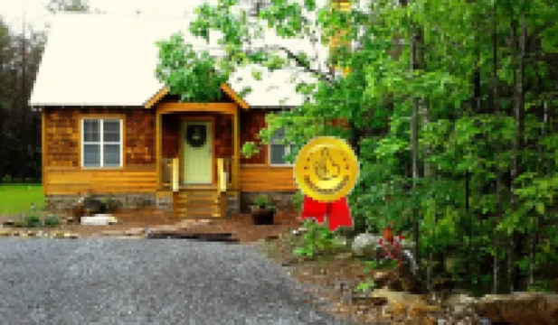 ♥ Sleep in the woods, wake to the birds - Hot tub,  King bed,  PRIVACY!