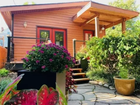 Urban Tiny House in Historic Shaw Отели рядом с достопримечательностью «Парк Клифтон Хайтс»