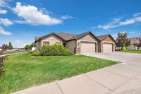 3-bedroom house in brilliant Twin Falls with AC, WiFi 特溫福爾斯附近的飯店