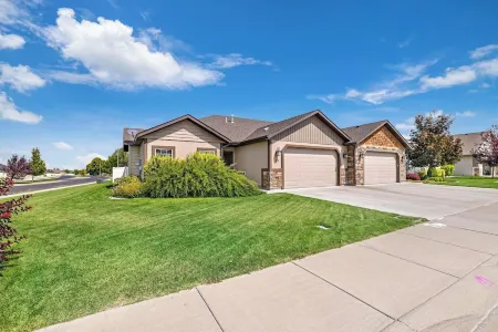 3-bedroom house in brilliant Twin Falls with AC, WiFi