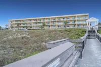Beach Retreat 108-Newly Renovated Gulf Front Condo, Pet Friendly, Beach Service Hotels in Miramar Beach