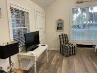 Great One Room with Full Bath Guest House! Hotels in Darien