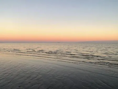 Charming water view bungalow. Отели в г. Сибрук