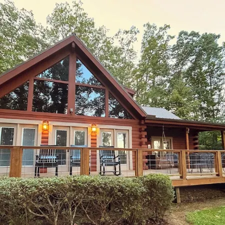 Spacious Cabin Retreat • Hot Tub • Pool Table • Firepit • Near Town/Train • Pets