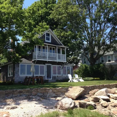 Charming cottage by the sea