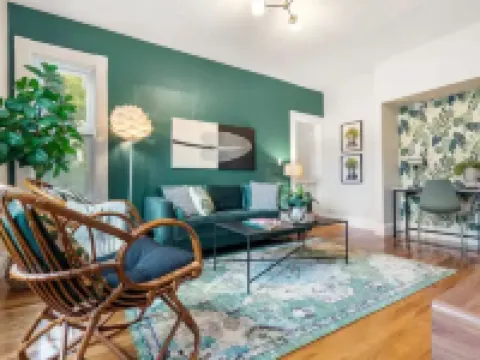 Garden Getaway 2BR Minutes to Salem, Beach, and train to Boston! ビバリーのホテル
