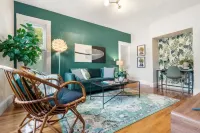 Garden Getaway 2BR Minutes to Salem, Beach, and train to Boston!