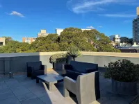 Sunny 1 Bedroom City Apartment with Rooftop Pool & BBQ