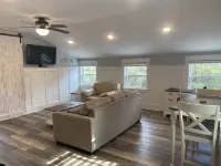 4-minute walk to beautiful Emerald Isle beach access.