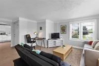 Luxury Downtown Retreat - Prime Spot - Sleeps 6