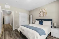 Chic 2BR/2BA Condo: Pool & More! - Balkoner