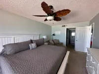 Fantastic Beachfront Condo, Perfect Location, Large 3 Bedroom, 2 Bath Sleeps 8
