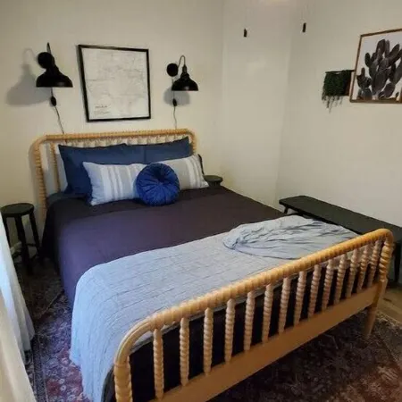 Wildlife Haven King Bed! Free snacks, near Austin!