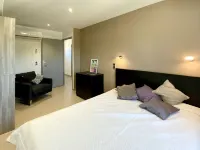 Detached house |50 m from Capelan beach |Climatised |Parking |Private garden Hotels in Bandol