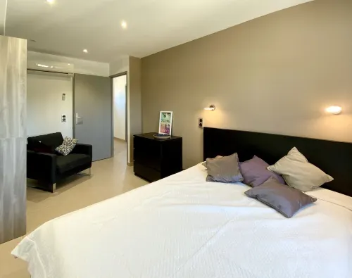 Detached house |50 m from Capelan beach |Climatised |Parking |Private garden