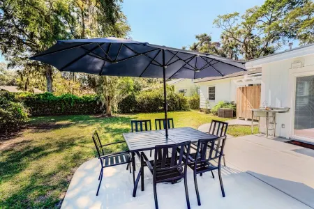 Port Of The Royal - 2 Minutes from Parris Island, 5 Minute WALK to Restaurants. Отели рядом с достопримечательностью «Парк Лайв Окс»