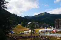 Small Auvergne house in mountain hamlet Các khách sạn ở Cantal