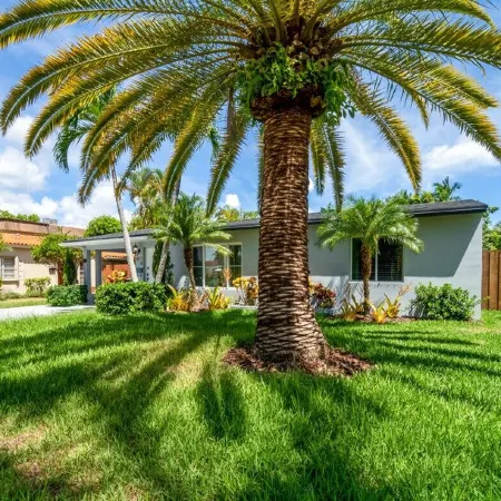 Grey Manor – Spacious 3Br/2BA Hallandale Home, Heated Pool & Smart Amenities Отели в г. Халландейл Бич