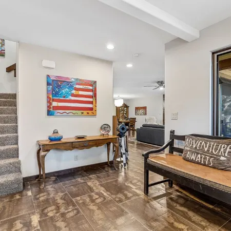 Slippery Rock Vacation Home - sleeps 9