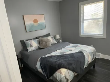 Lovely 3 Bedroom, Close to Everything!! Отели в г. Гранд-Рапидс