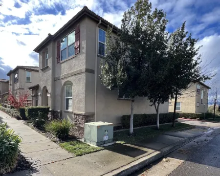 Coastal Vibes • Cal King Bed • Trails Hoteles en Folsom