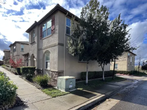 Coastal Vibes • Cal King Bed • Trails