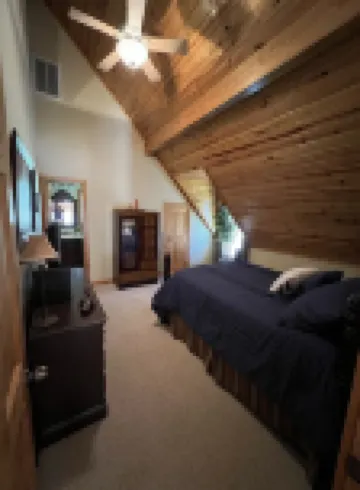 Centerport GetAway, Family size cabin. Near restaurants, golf and AU football