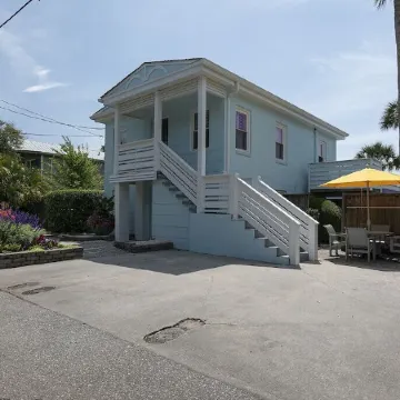 Super Sweet Studio Steps To The Beach!