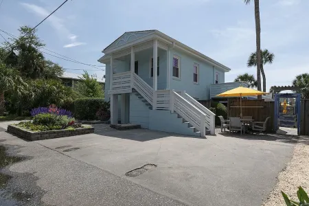 Super Sweet Studio Steps To The Beach! Отели рядом с достопримечательностью «Спортивная площадка Уэйв Уотч»