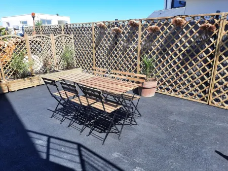 La Rose des Vents" duplex apartment with sea view and Arromanches pontoons