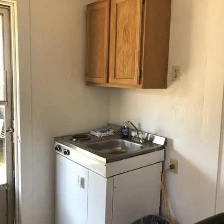 Tiny casita in beautiful Uvalde, 20 minutes from Frio River