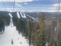 Big 2Bd/2ba 5 Beds, Free Parking, Close to Ski Lift, New to Vrbo, 4.8 Rating