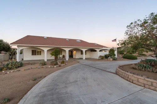 5-bedroom vacation home 15 minutes to Joshua Tree National Park