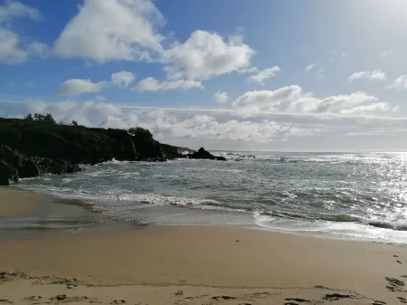 House 4 people. 300 m from the beaches. Отели в г. Клоар-Карноэ