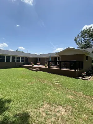 3 Bedroom Home Pool 2 Miles from Crater of Diamonds Hotels in Murfreesboro