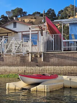 LAKEFRONT OASIS w/ BOAT DOCKFISHERMEN SPECIAL!