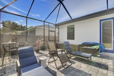 Amazing Outdoor kitchen & Private Screened In Pool