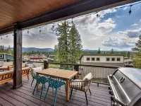 Elevated Mountain Retreat—Private, Spacious, Minutes from Adventure フレイザーのホテル