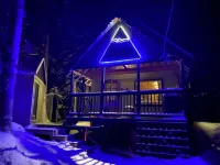 Sugarloaf camp - ski/ outdoors rustic retreat Hotels near Sugarloaf Mountain