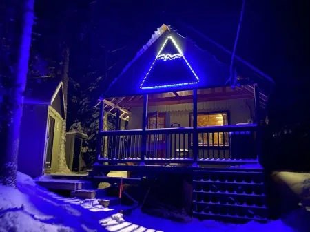 Sugarloaf camp - ski/ outdoors rustic retreat