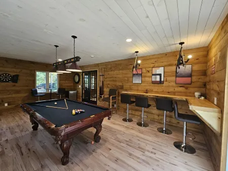 Cabin with hot tub, heated swimming pool and acres of backyard hiking