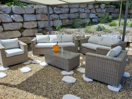 house wtih swimming pool and large garden. Sea view Отели в г. Борм-Ле-Мимоза