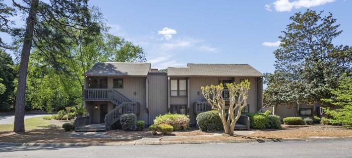 Renovated, Ground Level, 2 Br 2 BA, WiFi, Cable, Pool. 4 Individuals Max. Hotels in Pinehurst