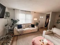 Charming townhome minutes from Midtown ATL 샌디 스프링스 호텔