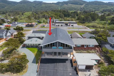 Brand New Ocean View Beach House w Hot Tub & Sauna Отели рядом с достопримечательностью «Jetty Marina»