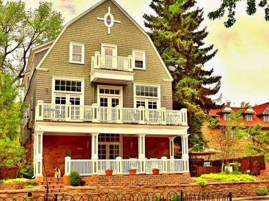 The Heart of Manitou Springs. Award-winning. Luxurious. Romantic. 2nd Floor West