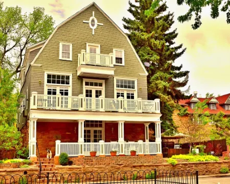The Heart of Manitou Springs. Award-winning. Luxurious. Romantic. 2nd Floor West